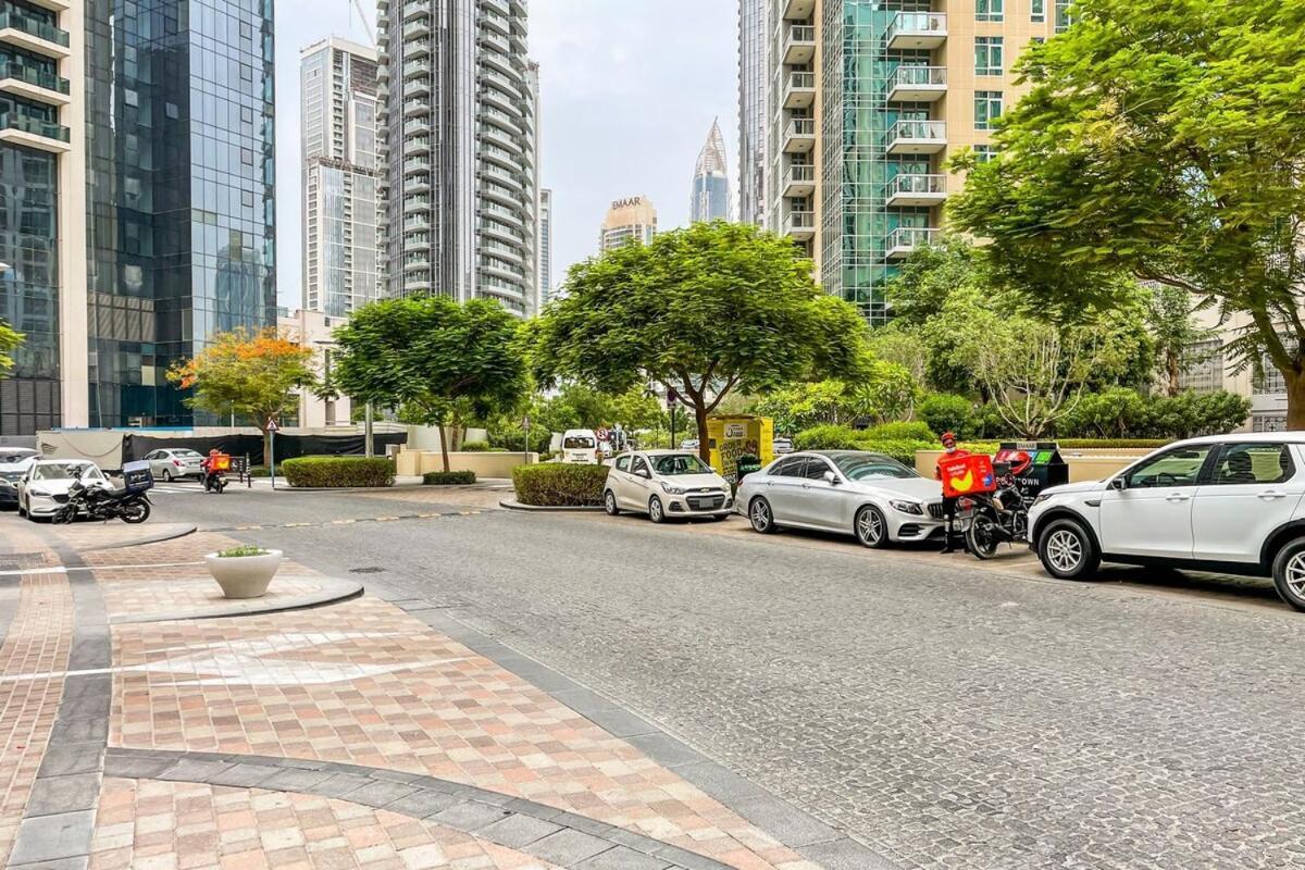 Apartment Spacious 1b With Balcony Overlooking Views